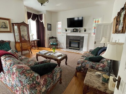 Beauregard, Charming Victorian Home in Ferndale