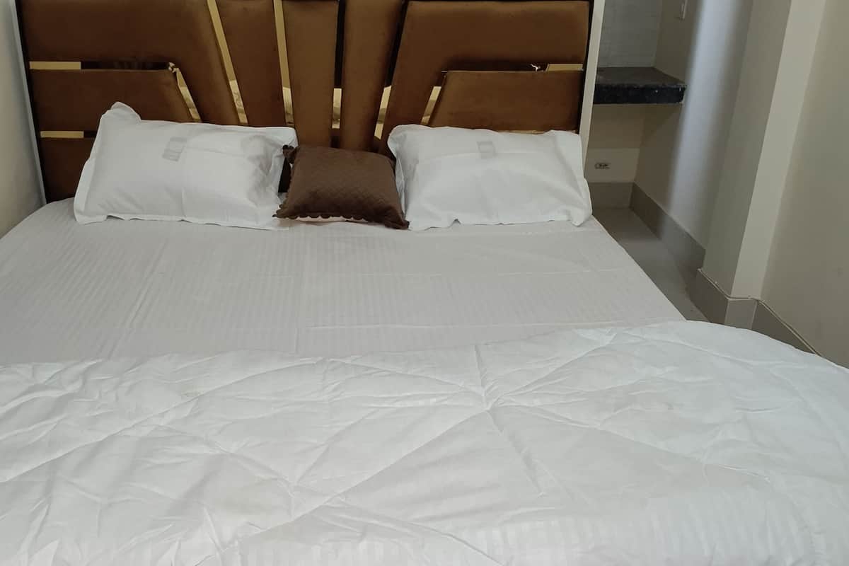 Rollaway beds, free WiFi, bed sheets