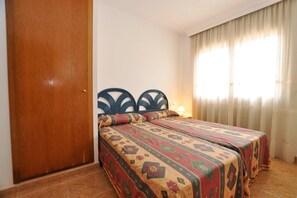 2 bedrooms, iron/ironing board, free WiFi