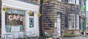 2 bedroom accommodation in Holmfirth