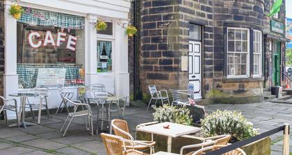 2 bedroom accommodation in Holmfirth