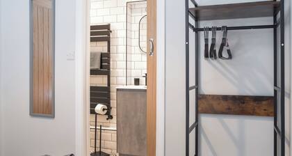 2 bedroom accommodation in Holmfirth