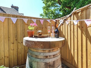 Property grounds - 2 bedroom accommodation in Shaftesbury (Shaftesbury)