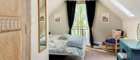 2 bedrooms, WiFi (free), bed sheets