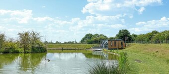 Charlies Cabin - UK49906