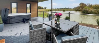 Charlies Cabin - UK49906