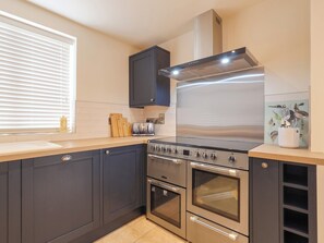 Dishwasher, cookware/dishes/utensils