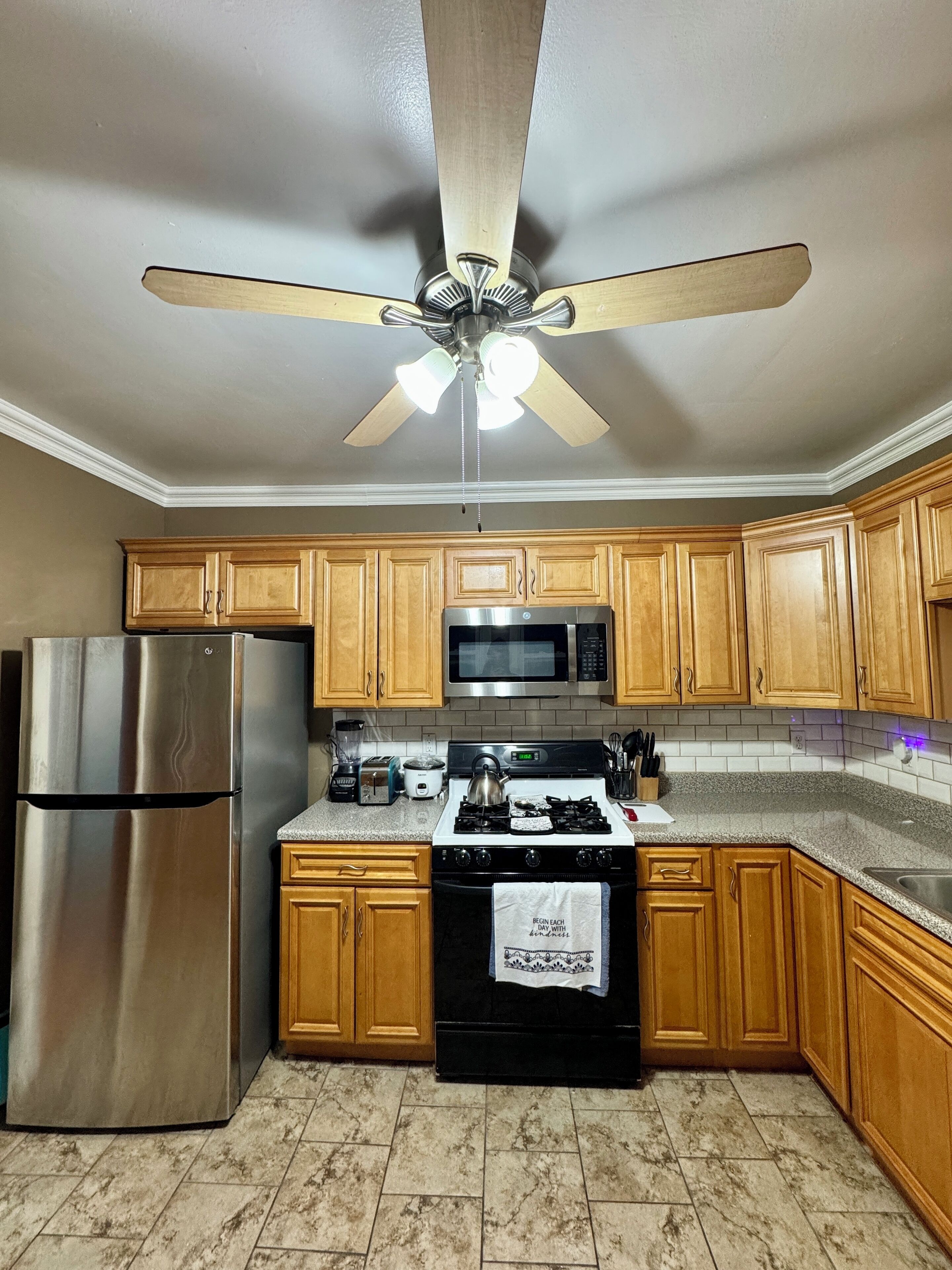 Geladeira, micro-ondas, fogão, cooktop