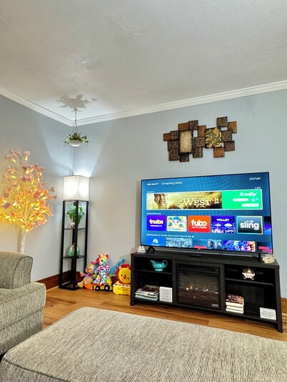 Charming 2-bedroom apartment in Pleasant Blasdell with morning breakfast.