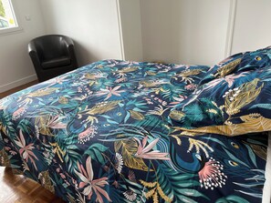 4 bedrooms, free WiFi, bed sheets, wheelchair access