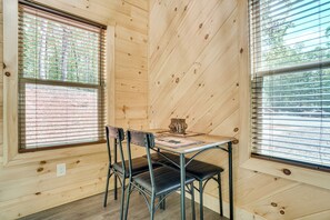 Dining - Sip, Hike & Explore: Sleek Retreat in Cleveland! (Cleveland)