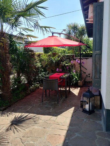 Studio apartment with patio, minutes from the airport and downtown Bergamo.