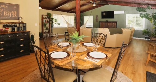 Charming 3-bedroom country farm house in lovely Kelseyville with Wifi 