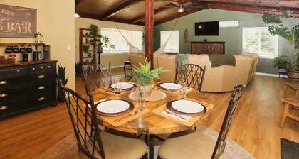 Charming 3-bedroom country farm house in lovely Kelseyville with Wifi