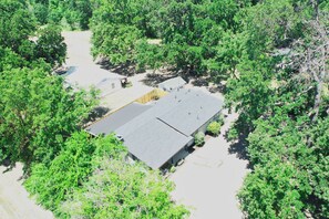 Exterior - Charming 3-bedroom country farm house in lovely Kelseyville with Wifi  (Kelseyville)