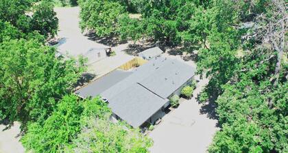 Charming 3-bedroom country farm house in lovely Kelseyville with Wifi