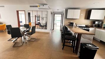 Apartment, 3 Bedrooms, Balcony, Garden View | Private kitchen