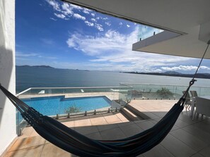 Pool - Apartment in the Causeway Amador (Panama City)