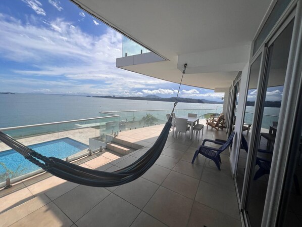 Appartement, 3 chambres, balcon, vue jardin | Restauration extérieure