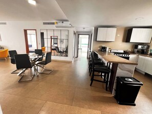 Apartment, 3 Bedrooms, Balcony, Garden View | Private kitchen