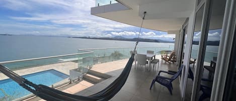 Apartment, 3 Schlafzimmer, Balkon, Gartenblick | Speisen im Freien
