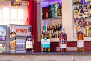 Bar (on property) - Lux Suites Elmoc Apartments Nakuru (Nakuru)