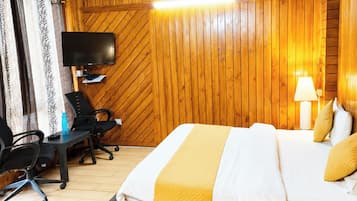 Deluxe Double Room | Hypo-allergenic bedding available, desk, soundproofing, WiFi (free)