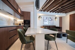 Dining - Luxury and charm in the heart of Place des Vosges (Paris)