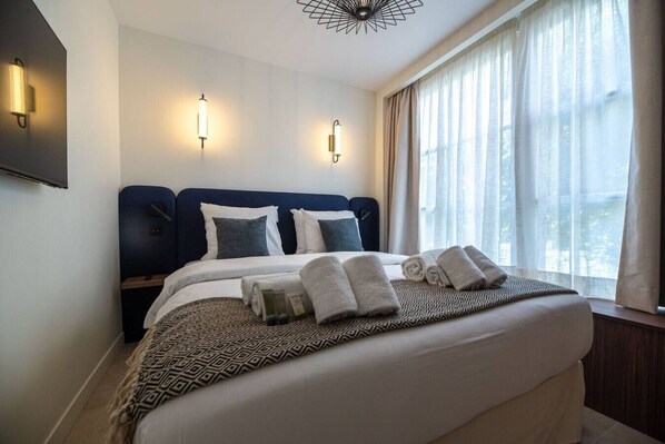 1 bedroom, desk, iron/ironing board, WiFi