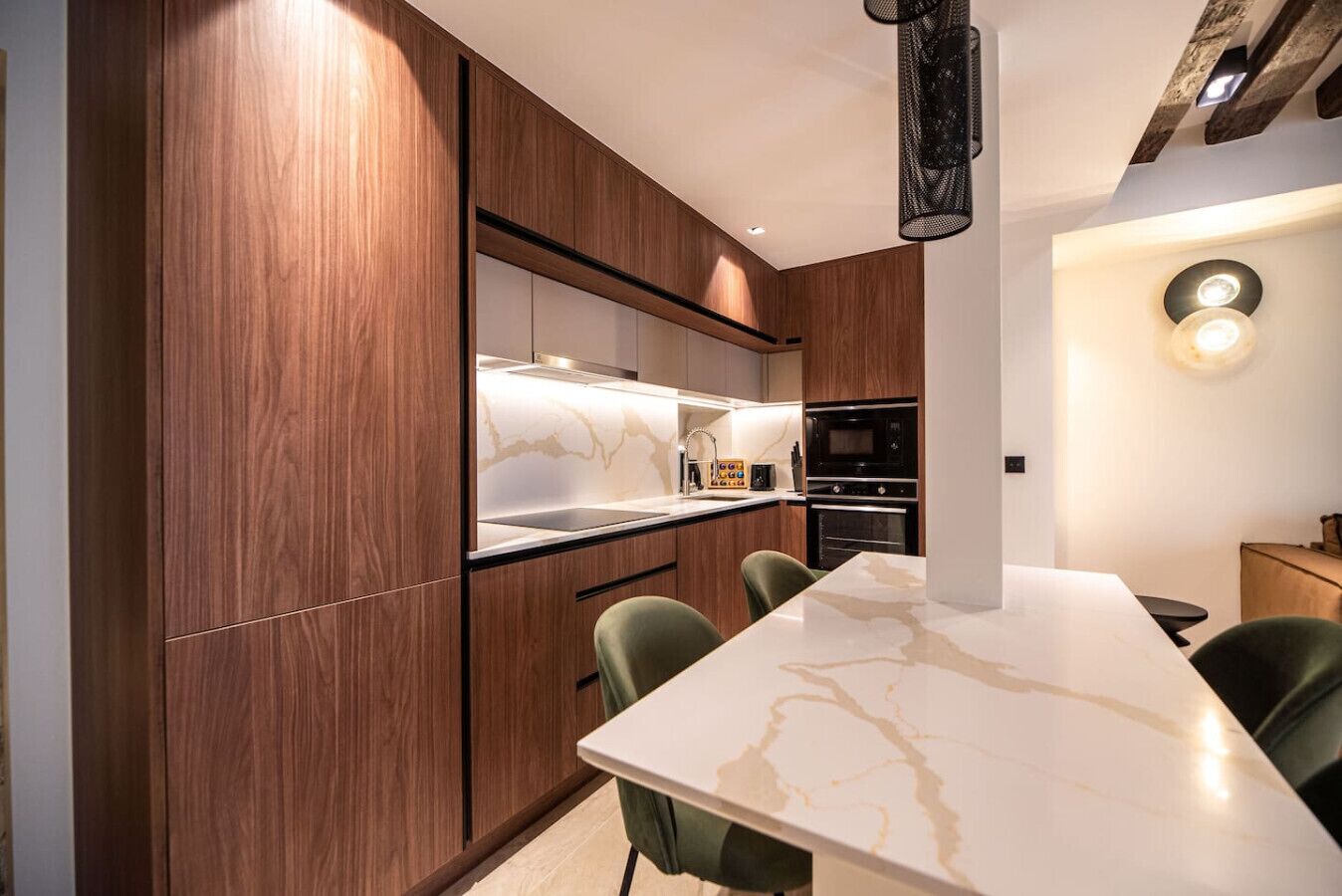 Fridge, microwave, oven, coffee/tea maker