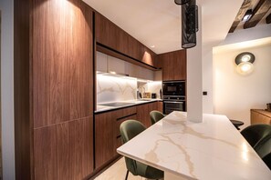 Fridge, microwave, oven, coffee/tea maker