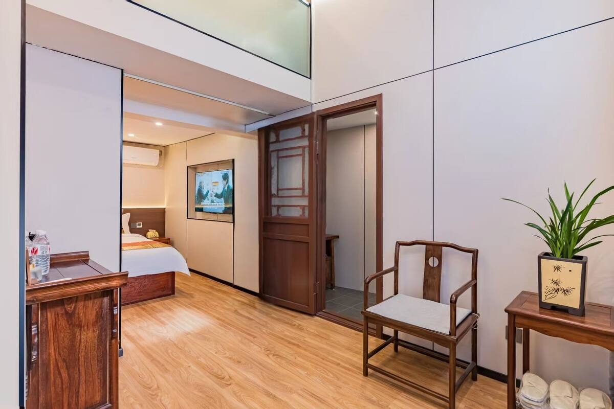 Family Duplex, Courtyard View | Living area