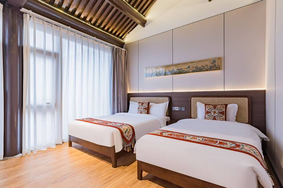 Family Suite, Courtyard View | Laptop workspace, free WiFi