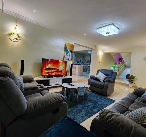 Lux Suites Vacanza Homes Nakuru