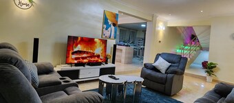 Lux Suites Vacanza Homes Nakuru