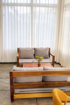 Tomannsrom – standard, balkong, fjellutsikt | Skrivebord og wi-fi (inkludert)