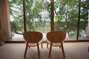 Suite Grand, balkon, pemandangan sungai | Teras/patio