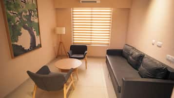 Grand Suite, Balcony, River View | Living area | Printers