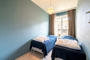 3 habitaciones, tabla de planchar con plancha y acceso a internet