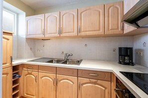 Frigorifero, forno, piano cottura, lavastoviglie