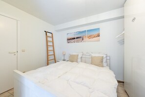 2 bedrooms, iron/ironing board, free WiFi