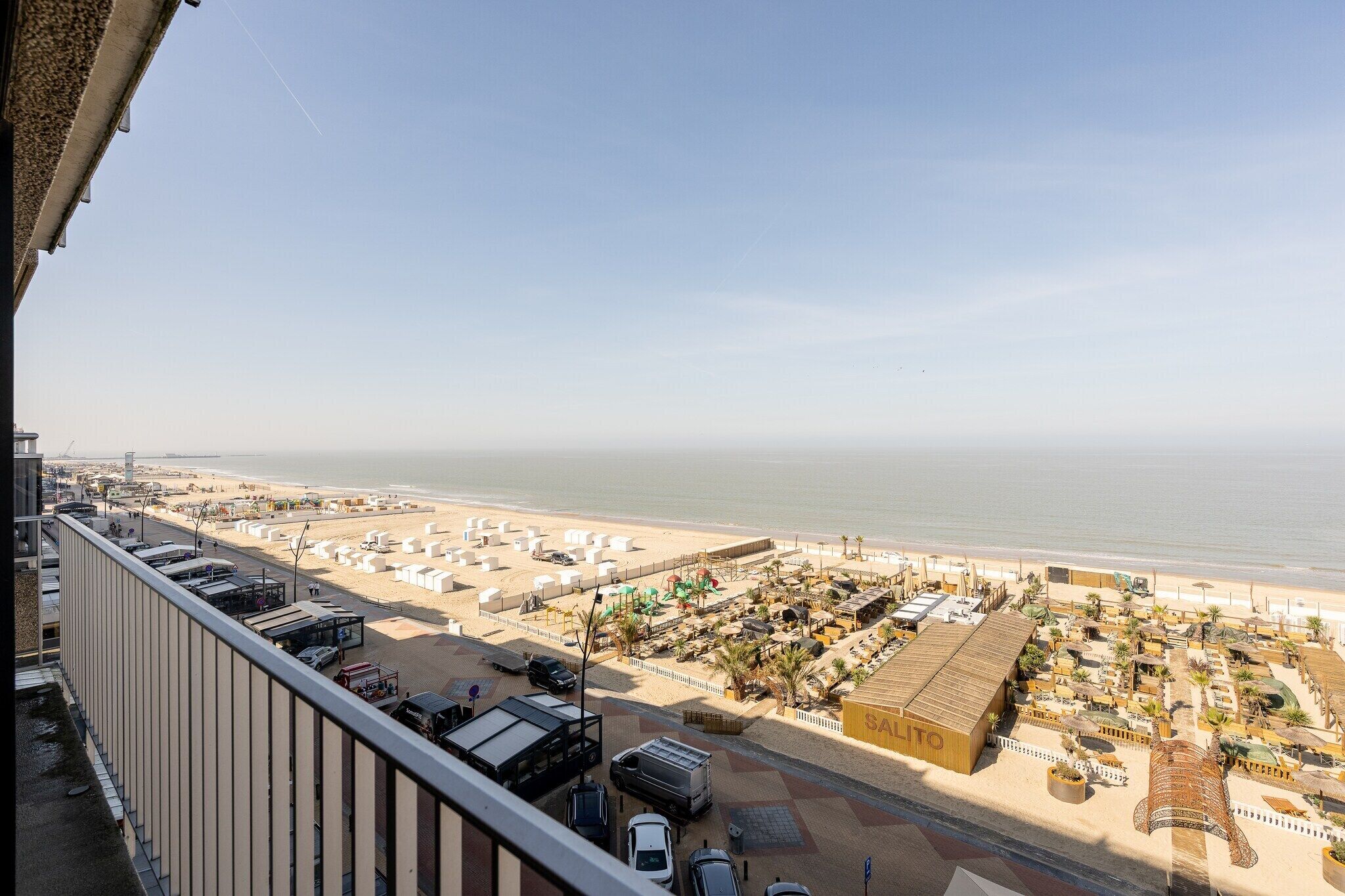 A beachside hotel with a sandy beach, umbrellas, and a building labeled "SALTITO".