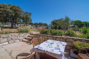 Outdoor dining - Apartments Bonic - Two Bedroom Apartment with Balcony (Veli Losinj)