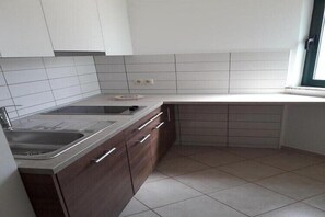 Refrigerador, parrilla de estufa y comedor 