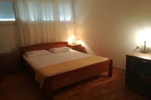 3 bedrooms, iron/ironing board, free WiFi