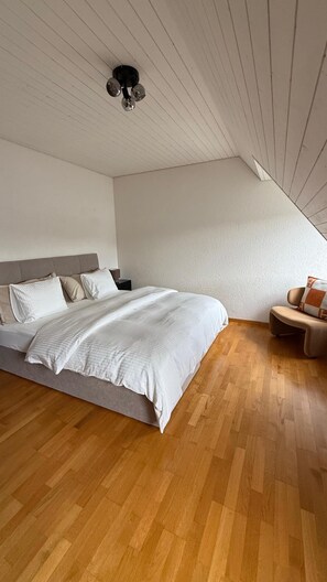 1 habitación, tabla de planchar con plancha, wifi y ropa de cama