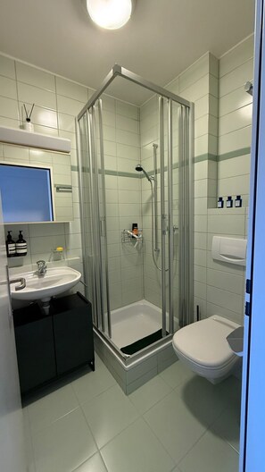 Bruser, hårtørrer, håndklæder, Sæbe