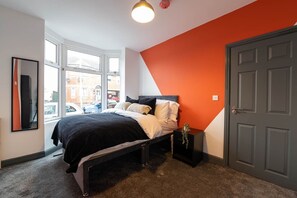 4 bedrooms, iron/ironing board, free WiFi