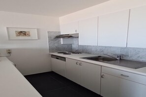 Micro-ondes, four, plaque de cuisson, lave-vaisselle