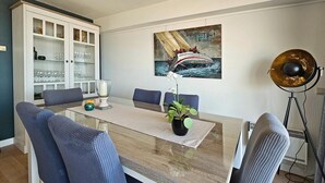 Dining - Apartment by North Sea with Ocean Views (Blankenberge)
